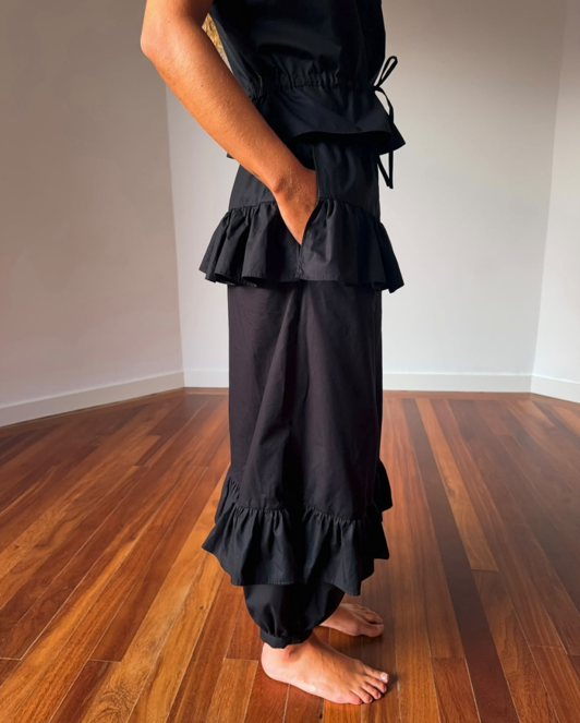 RUFLE BLACK PANTS