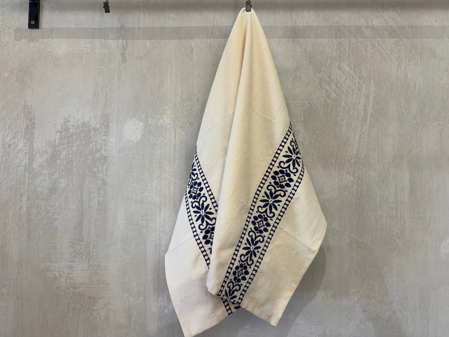 EMBROIDERED KITCHEN TOWEL