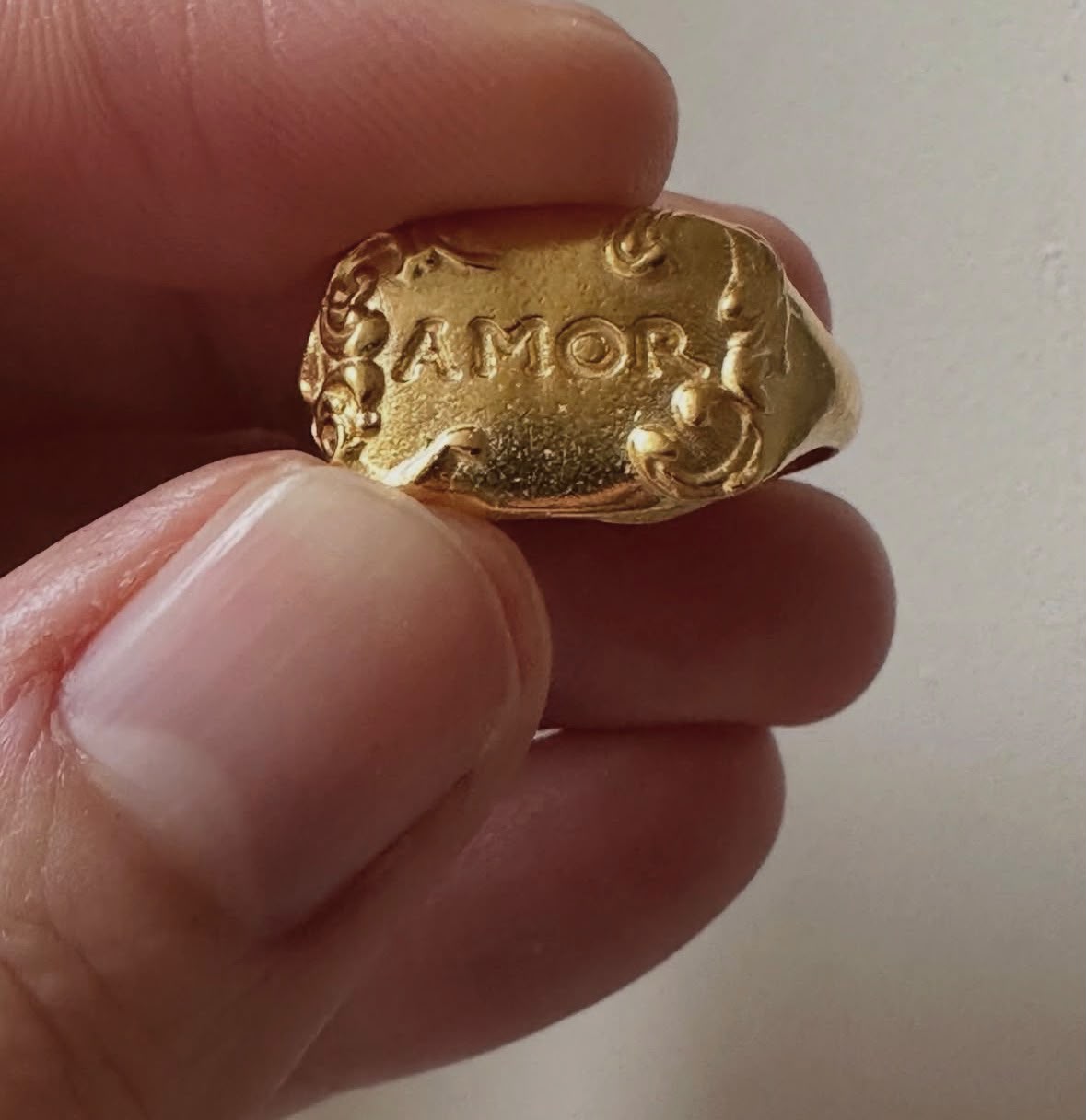 AMOR RING GOLD