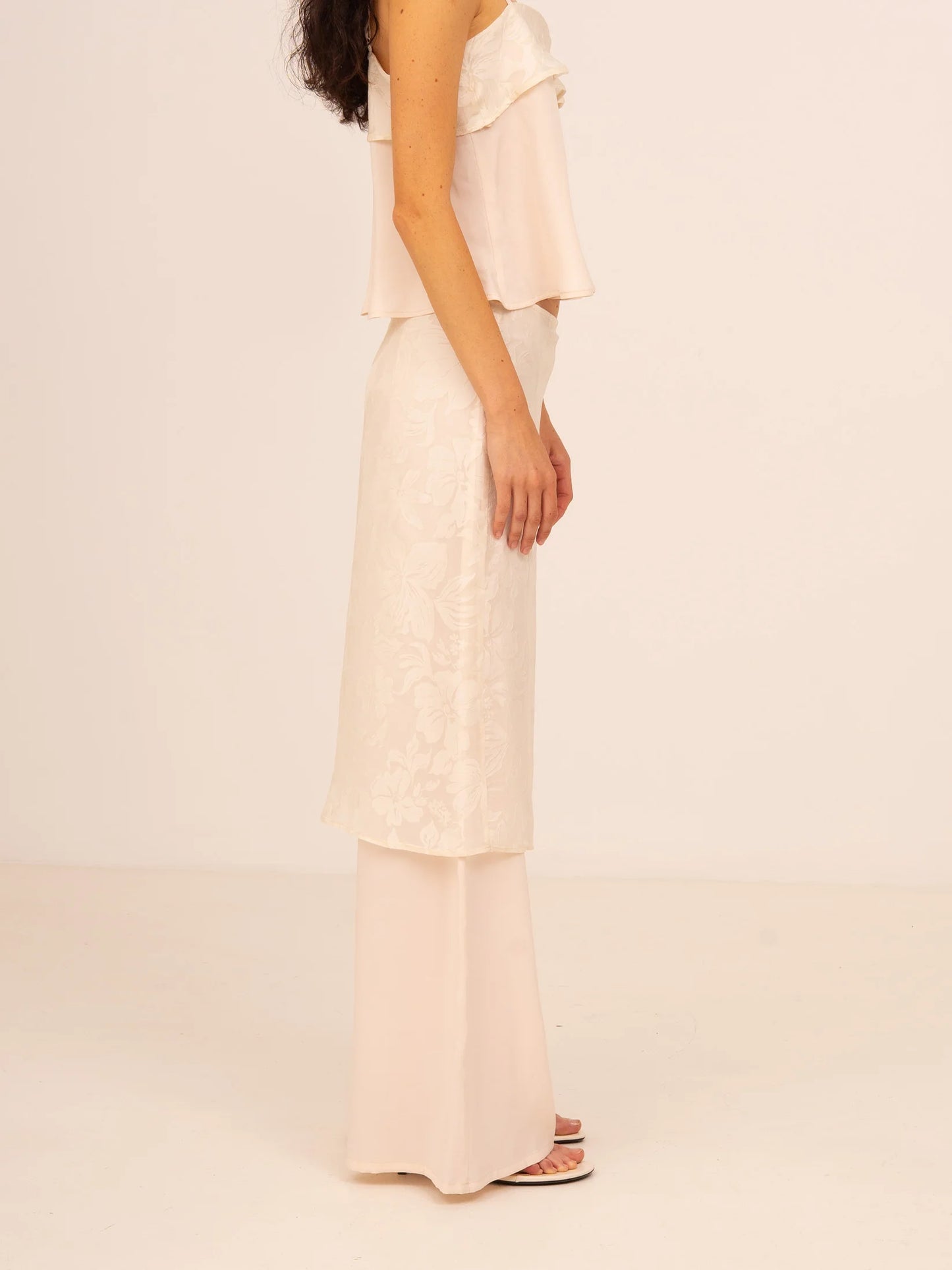 PANTALONES ANCHOS CON BONITO ENCAJE SUPERPUESTO