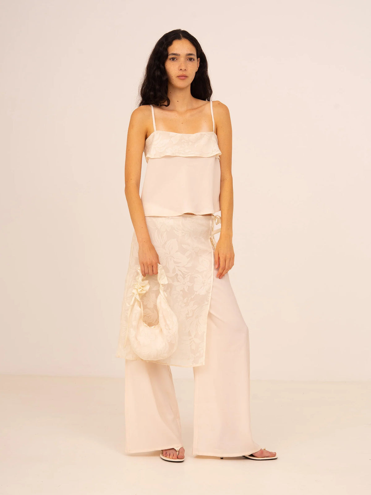 PANTALONES ANCHOS CON BONITO ENCAJE SUPERPUESTO