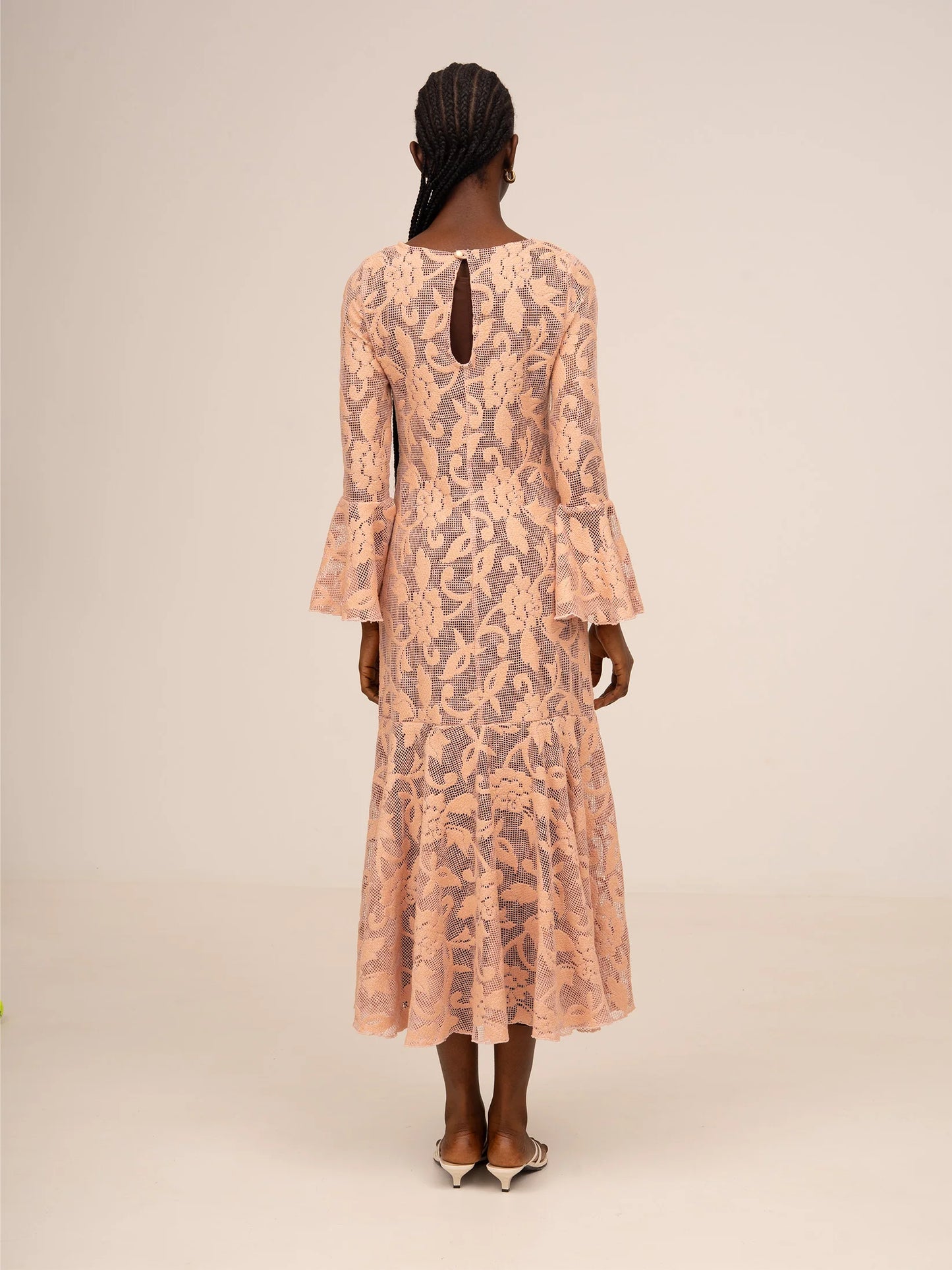 VESTIDO MIDI ROSA BORDADO DE BUFÓN