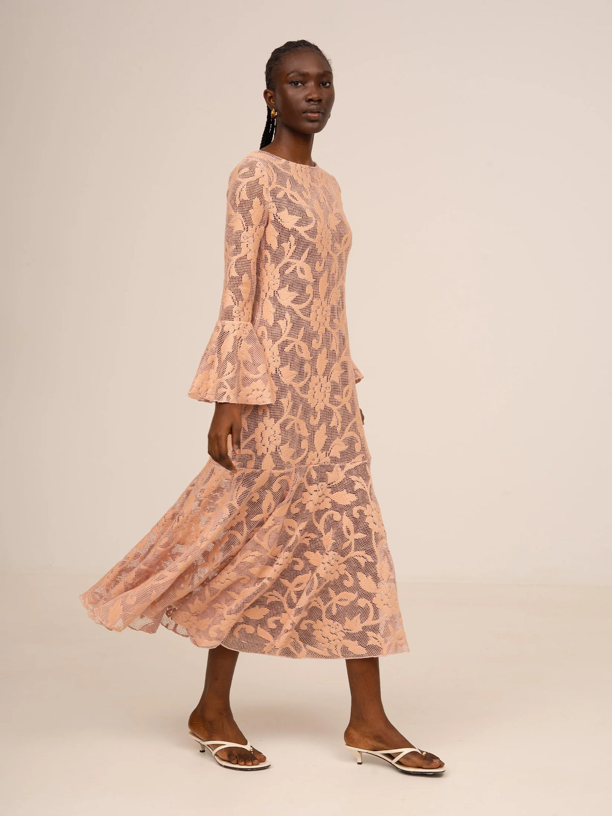 VESTIDO MIDI ROSA BORDADO DE BUFÓN