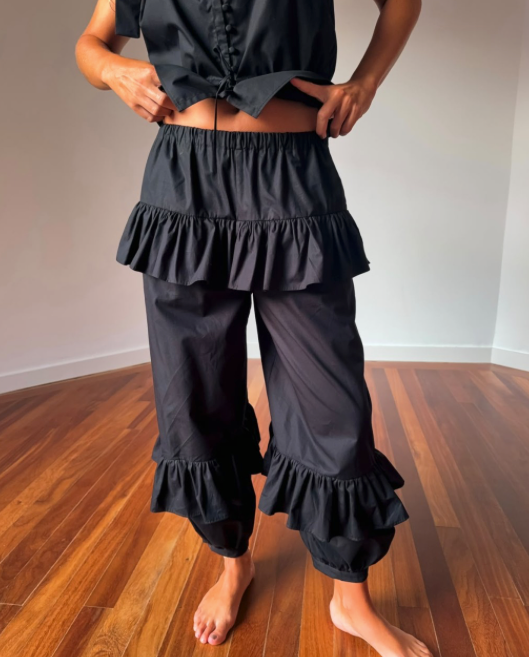 RUFLE BLACK PANTS