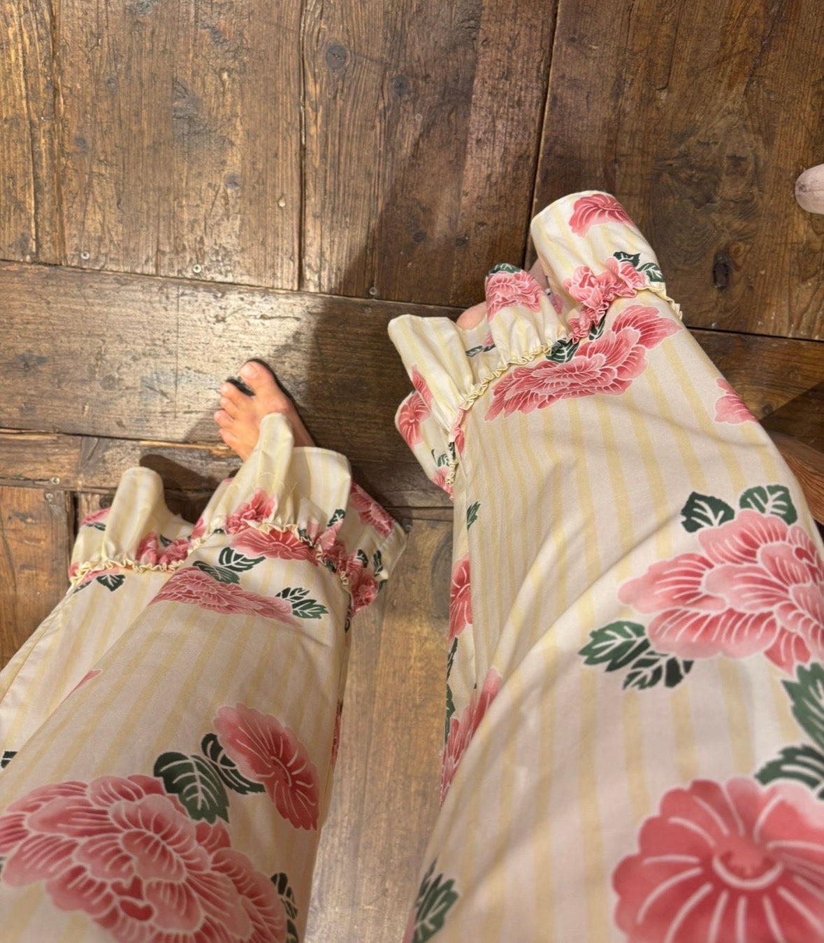 PANTALONES PEONY CON VOLANTES