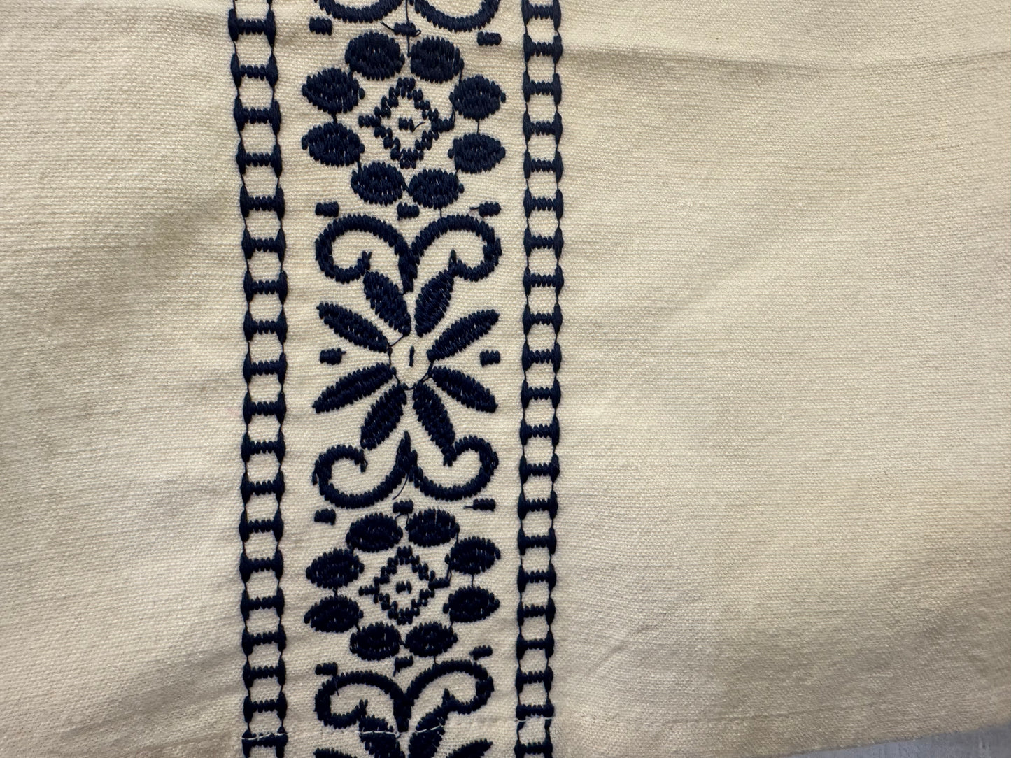 EMBROIDERED KITCHEN TOWEL