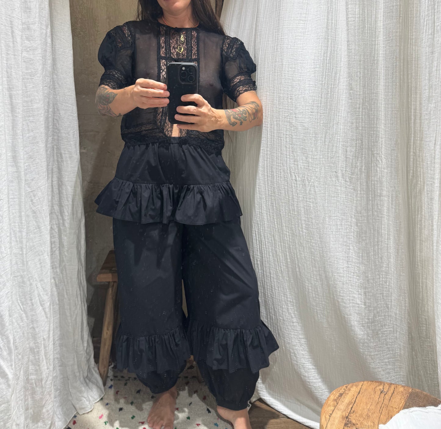 RUFLE BLACK PANTS