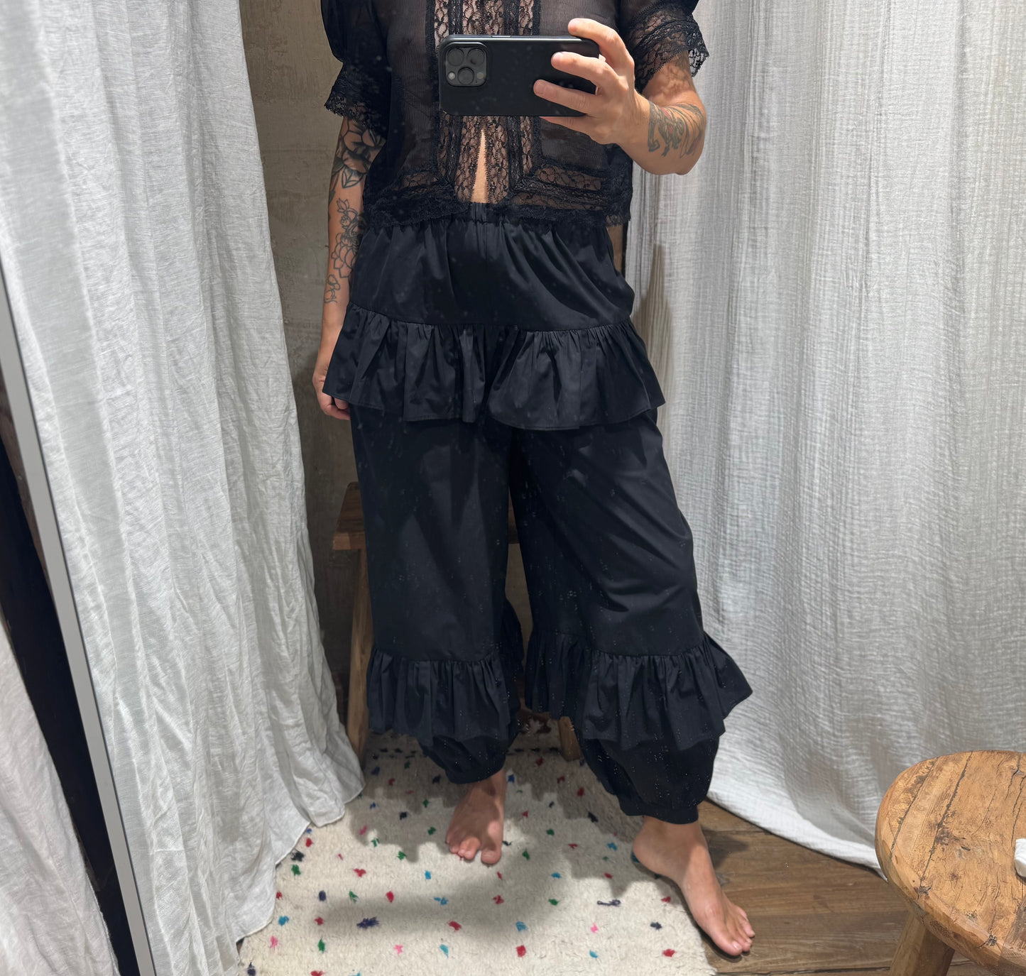 RUFLE BLACK PANTS