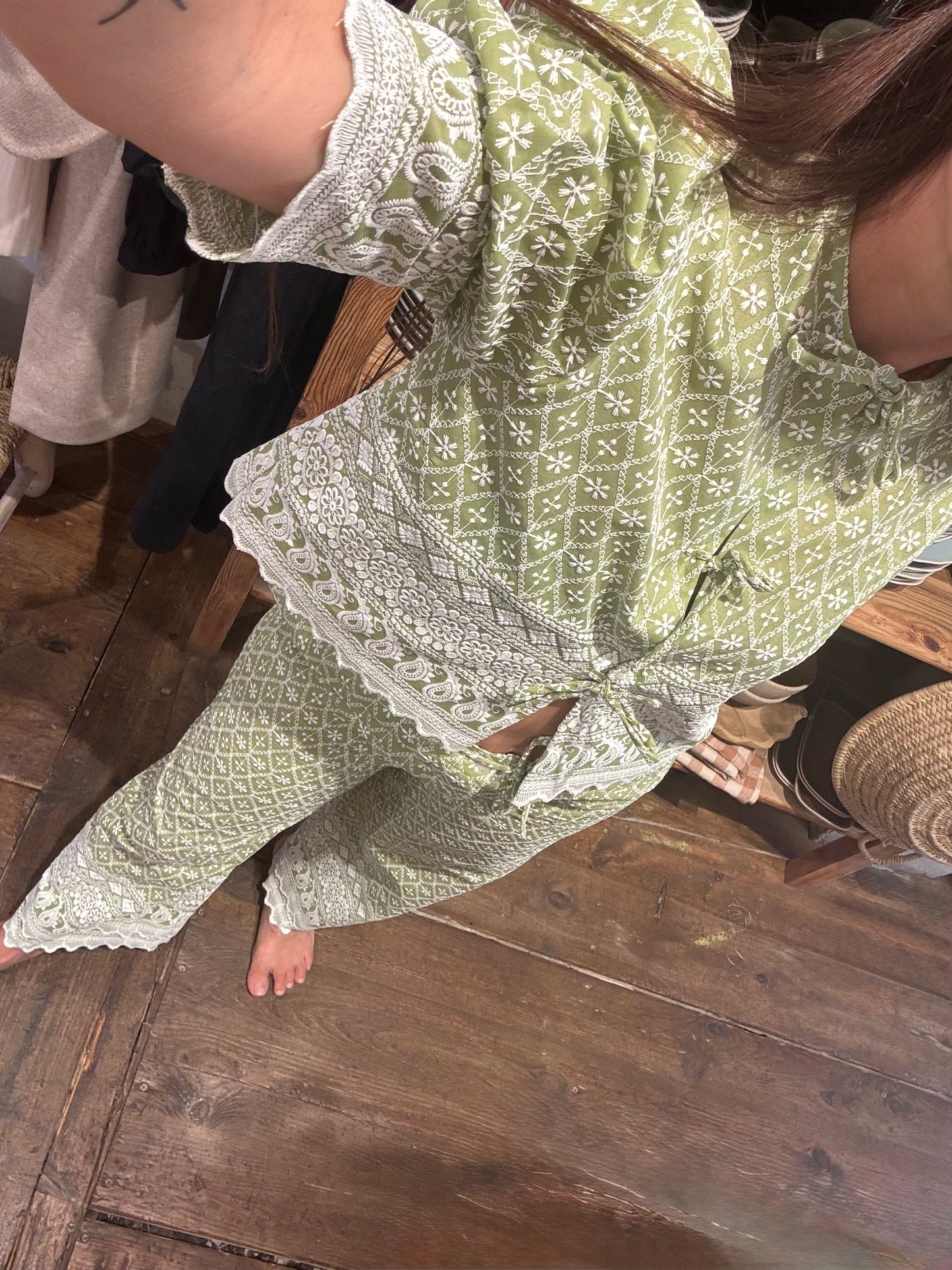 SET GRREN EMBROIDERED