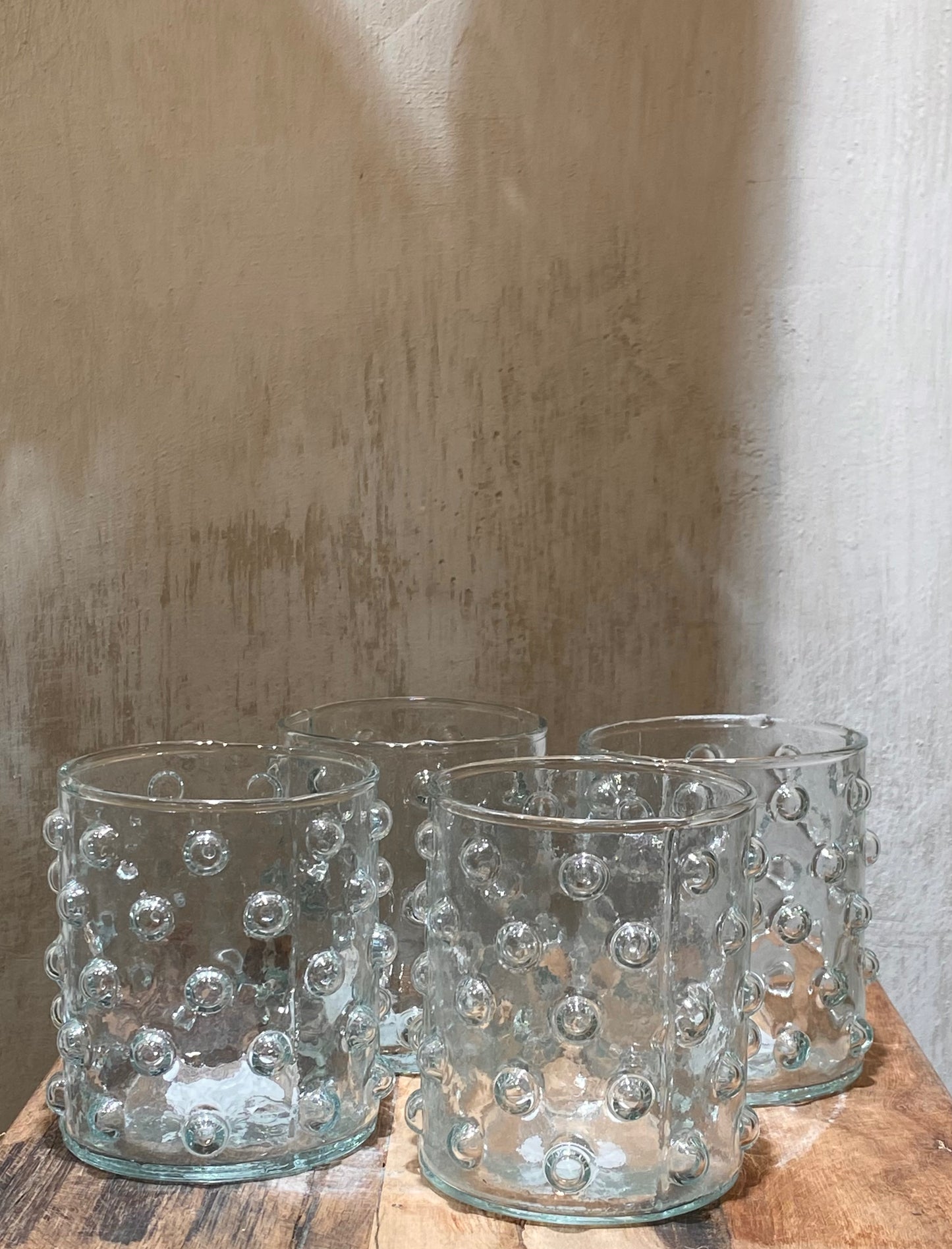 DRINKING GLASS WITH DOTS