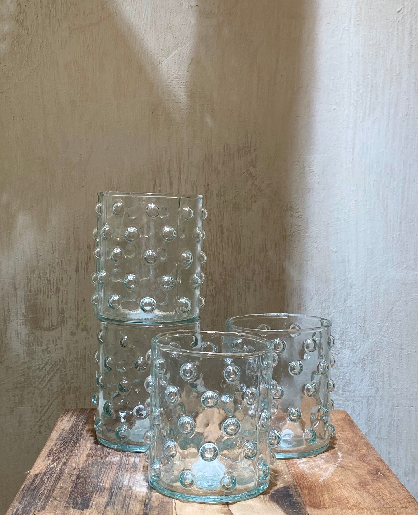 DRINKING GLASS WITH DOTS
