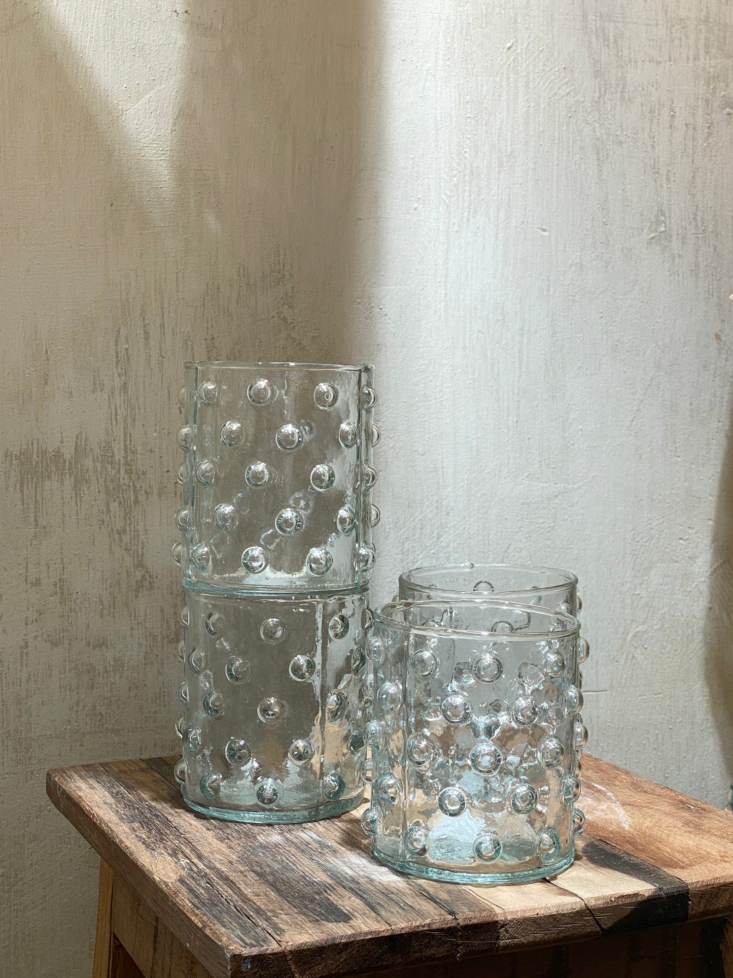 DRINKING GLASS WITH DOTS