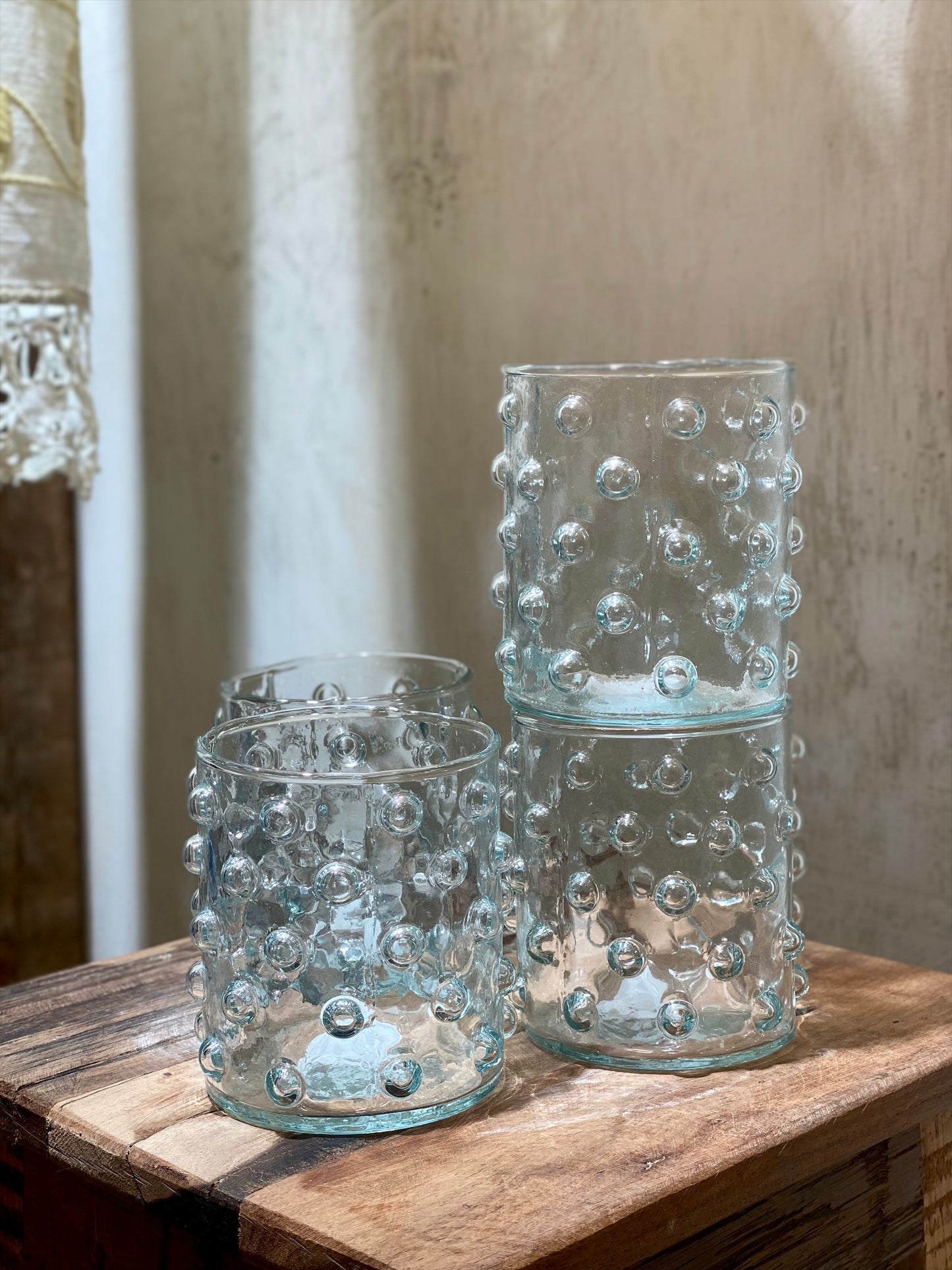 DRINKING GLASS WITH DOTS