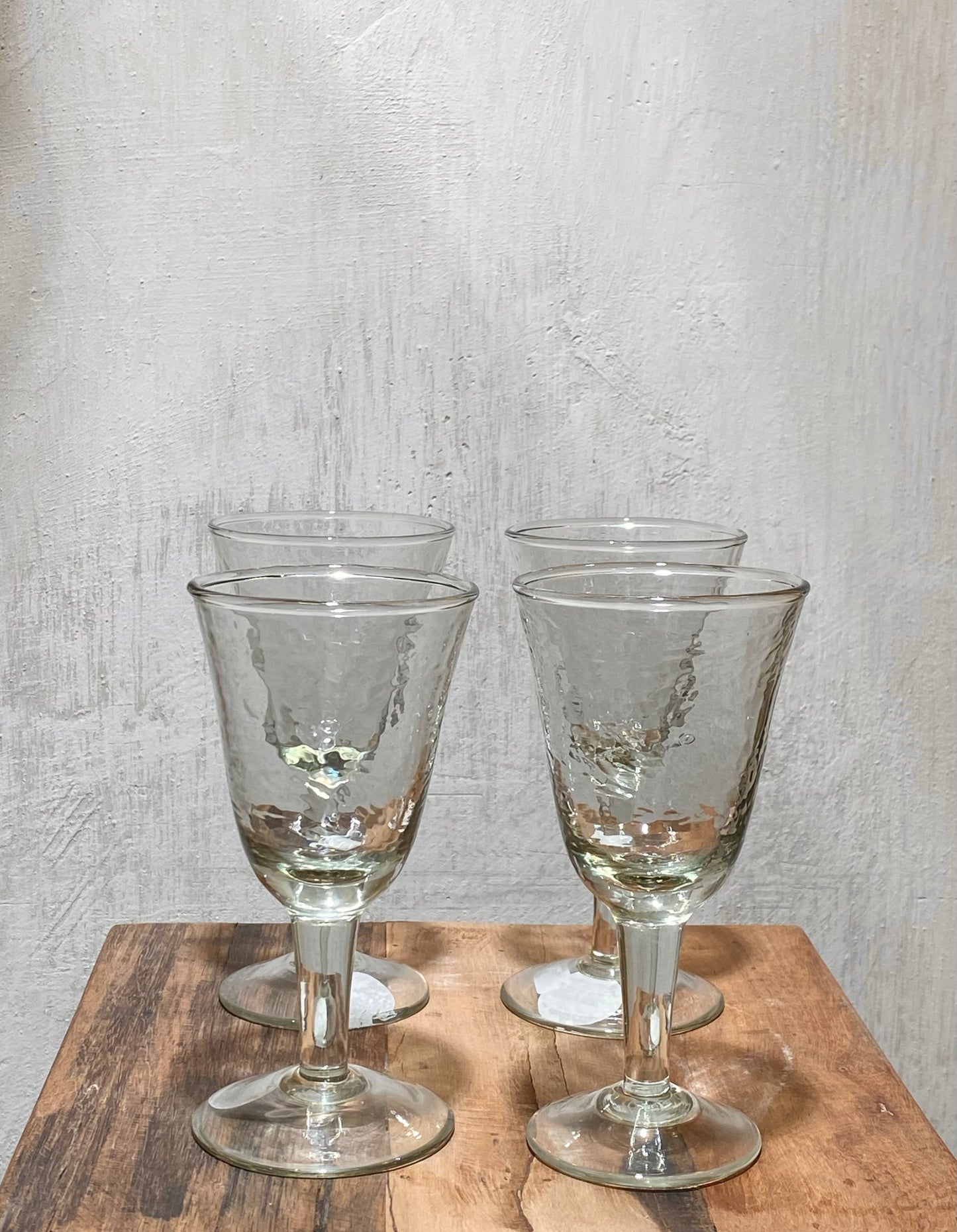 HAMMERED WINE GLASS