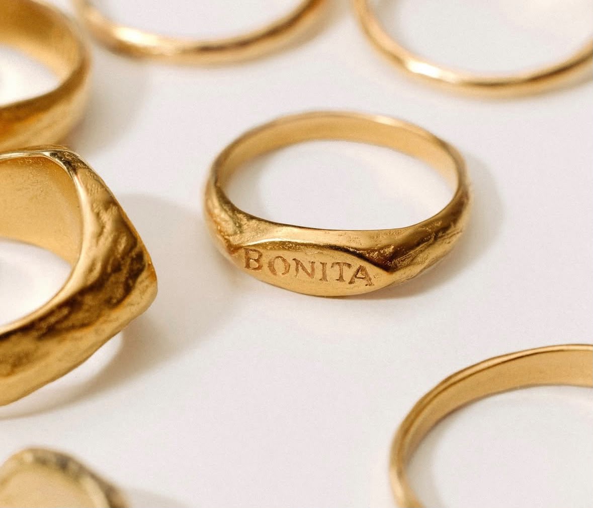 MINI BONITA GOLD SIGNET RING