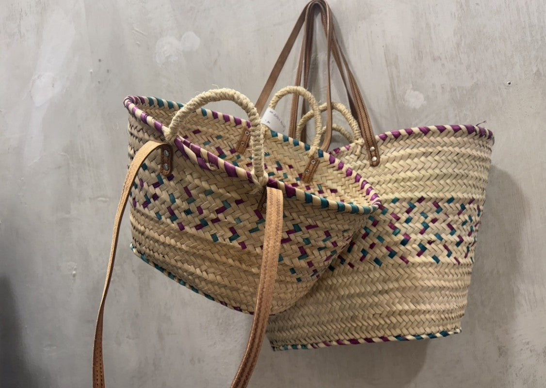 CESTA TEJIDA A MANO DE COLORES