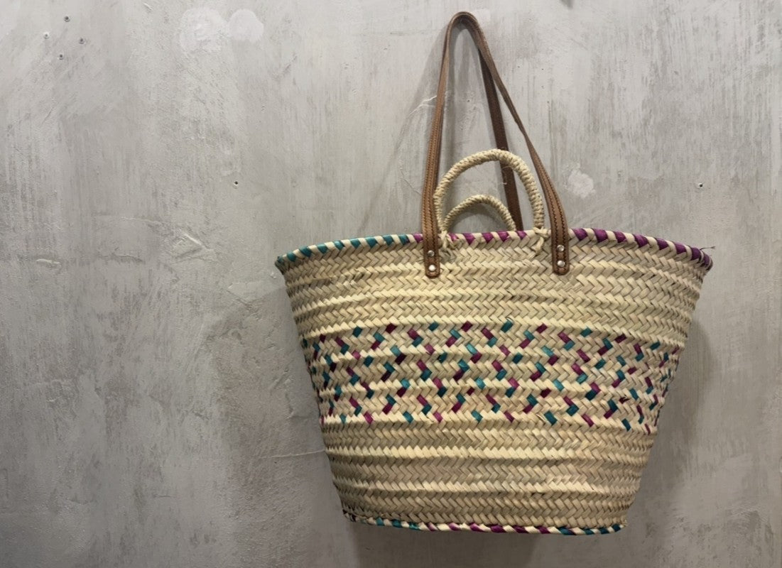 CESTA TEJIDA A MANO DE COLORES