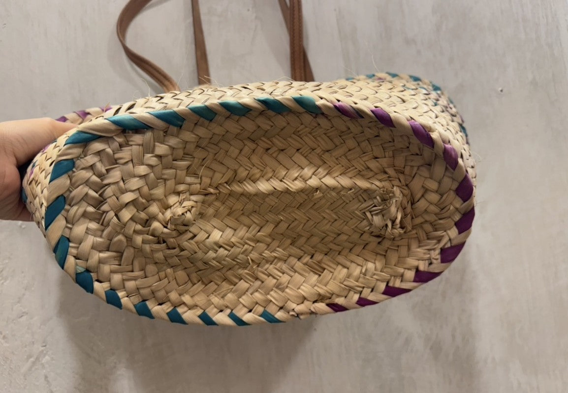 CESTA TEJIDA A MANO DE COLORES