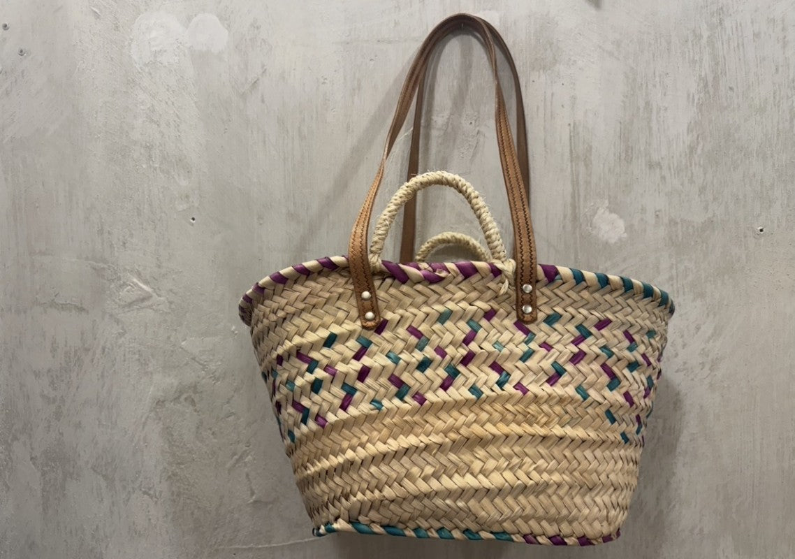 CESTA TEJIDA A MANO DE COLORES