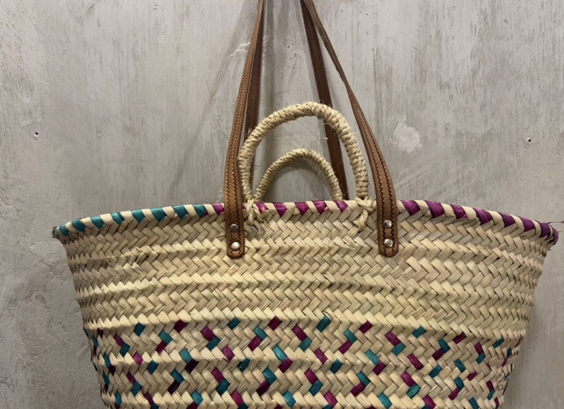 CESTA TEJIDA A MANO DE COLORES