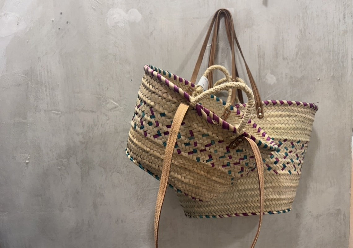 CESTA TEJIDA A MANO DE COLORES