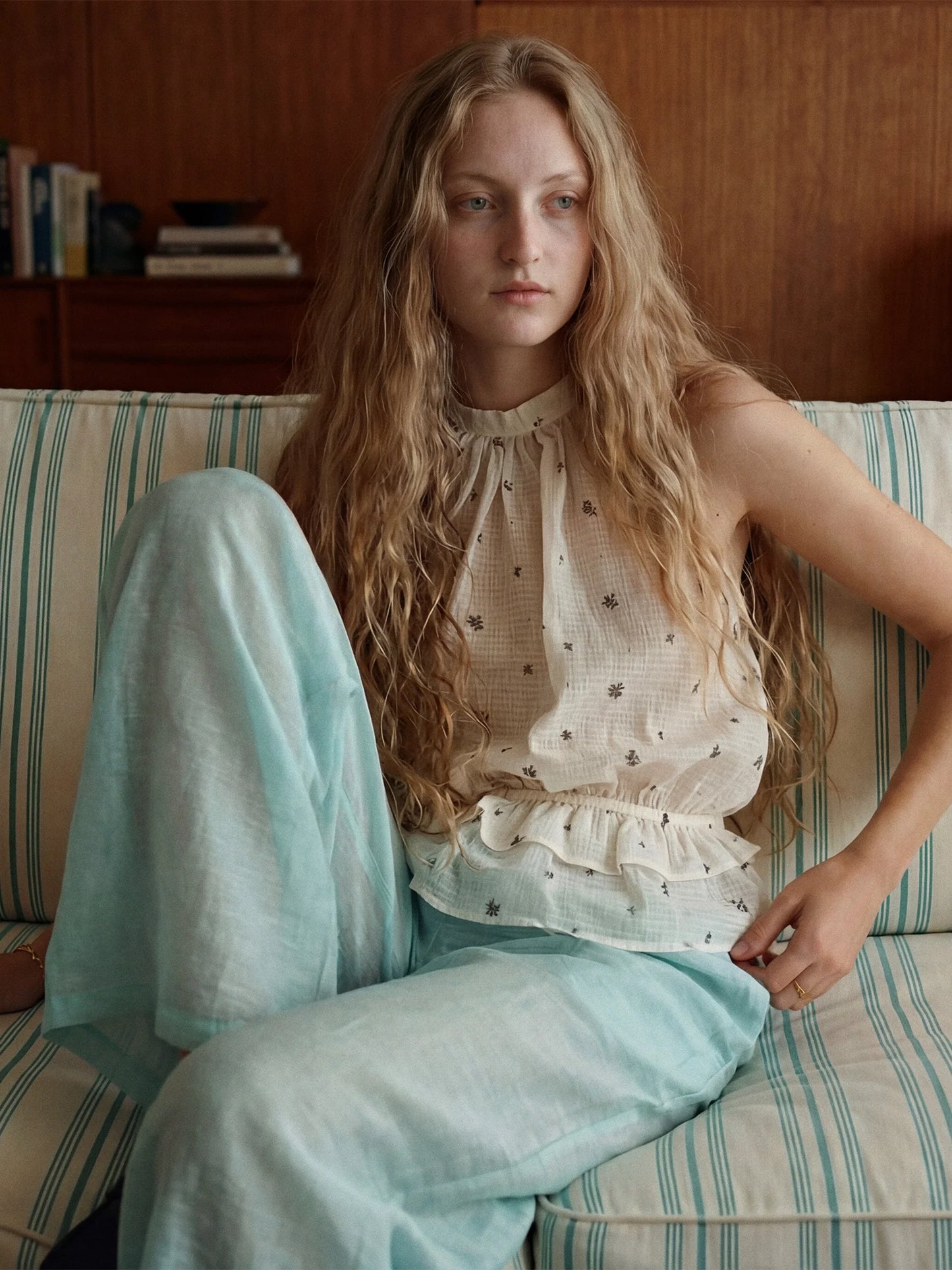 TOP HALTER CON VOLANTES Y ESTAMPADO FLORAL LUMEA