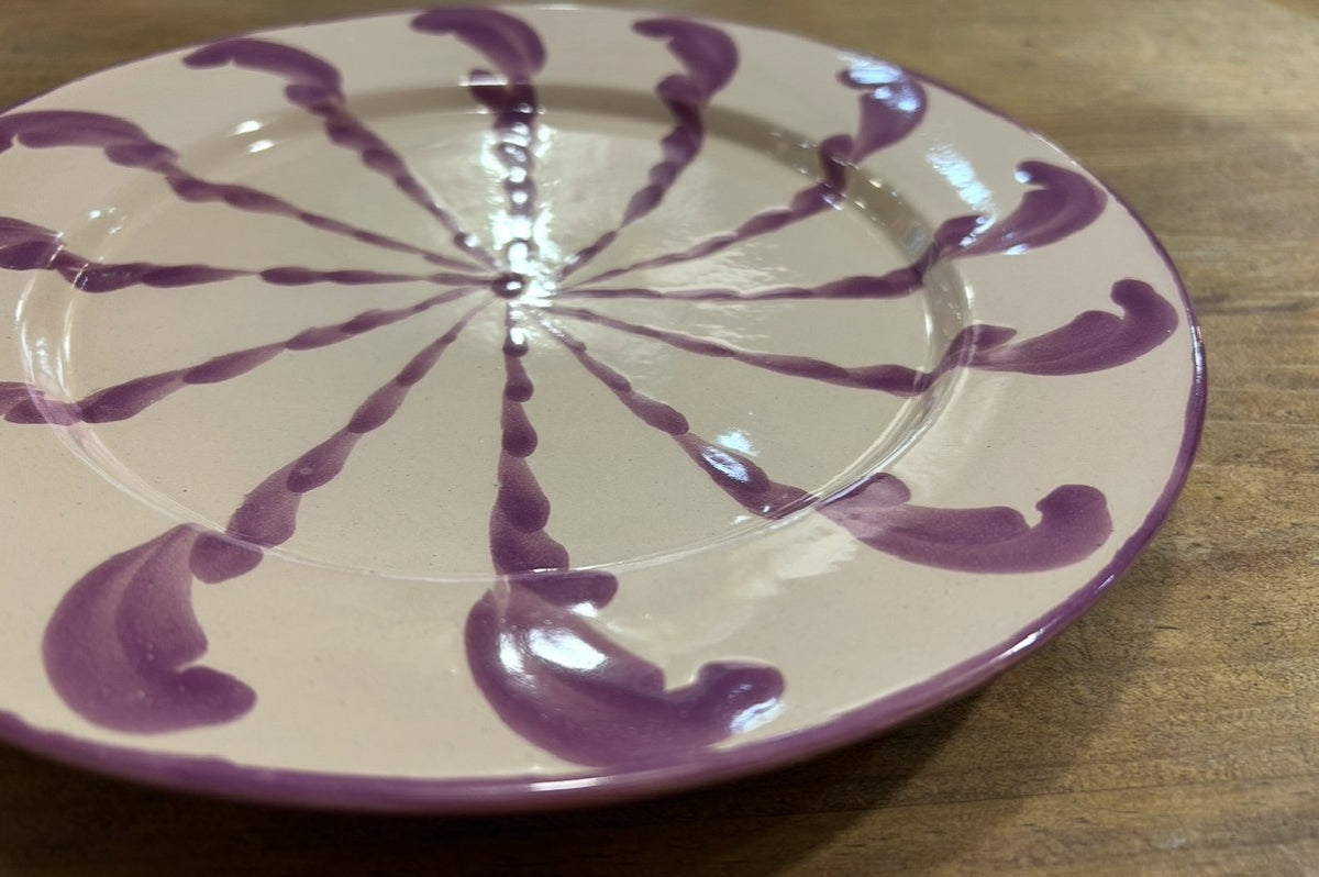 PLATO DE CERÁMICA PINTADO A MANO - LILA