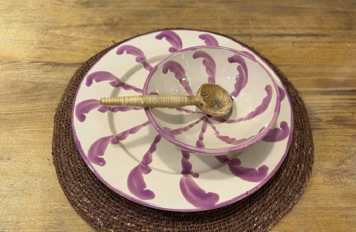 PLATO DE CERÁMICA PINTADO A MANO - LILA