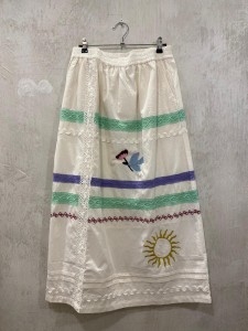 Falda Bordada